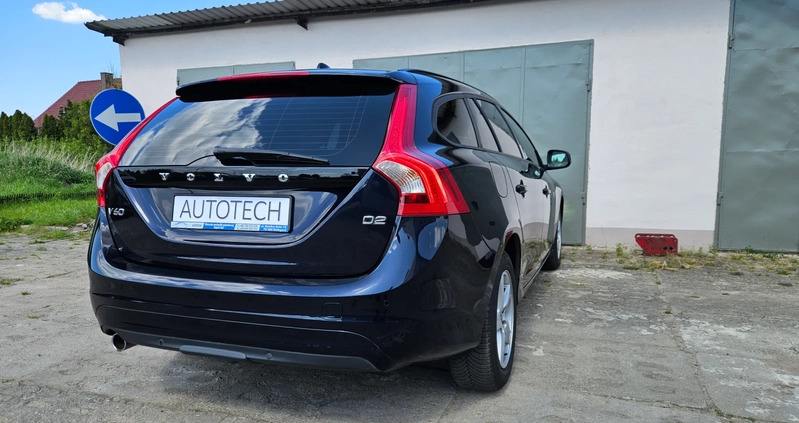 Volvo V60 cena 56000 przebieg: 192000, rok produkcji 2017 z Garwolin małe 326